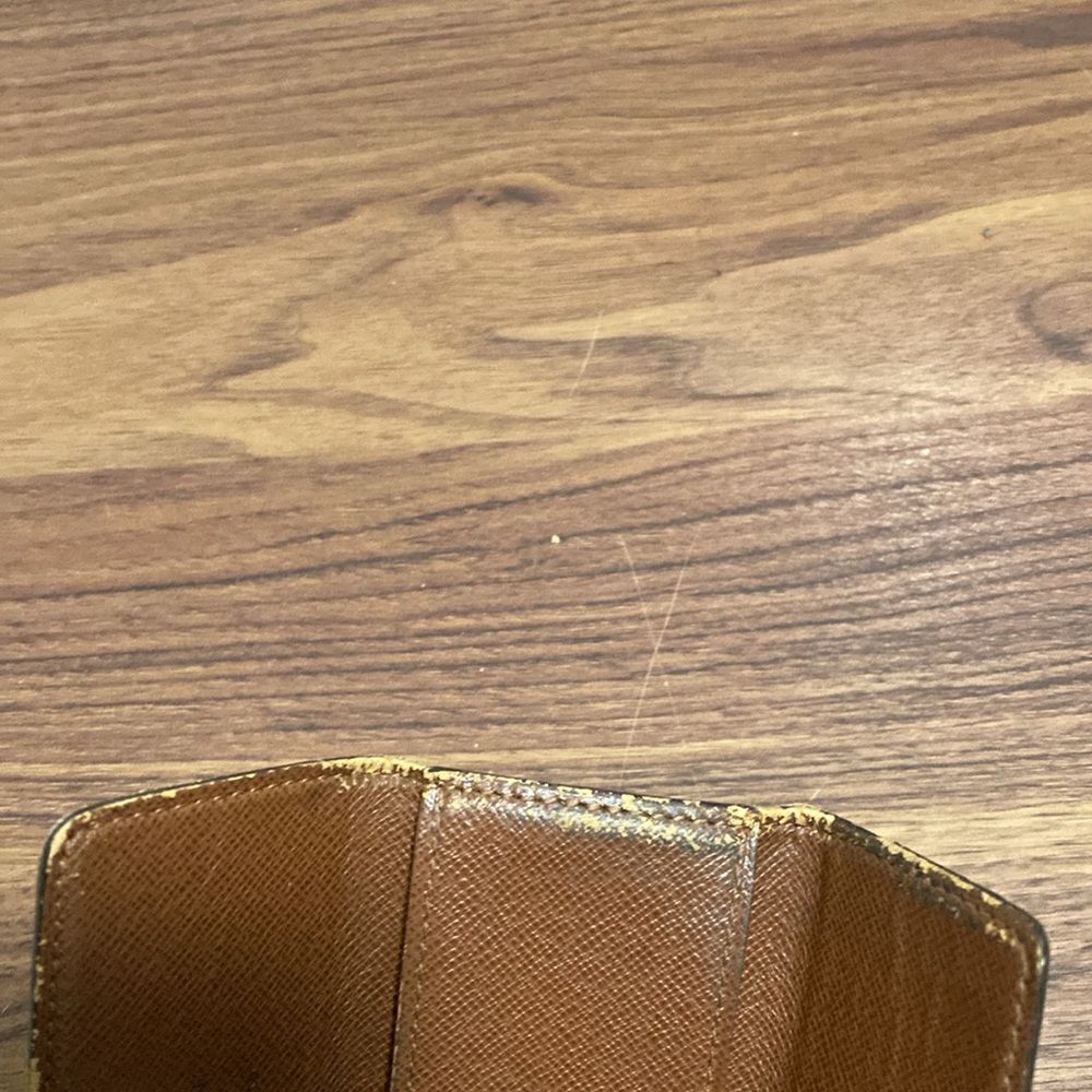 Louis Vuitton Monogram 4 Key Multicles Holder. - Picture 8 of 11